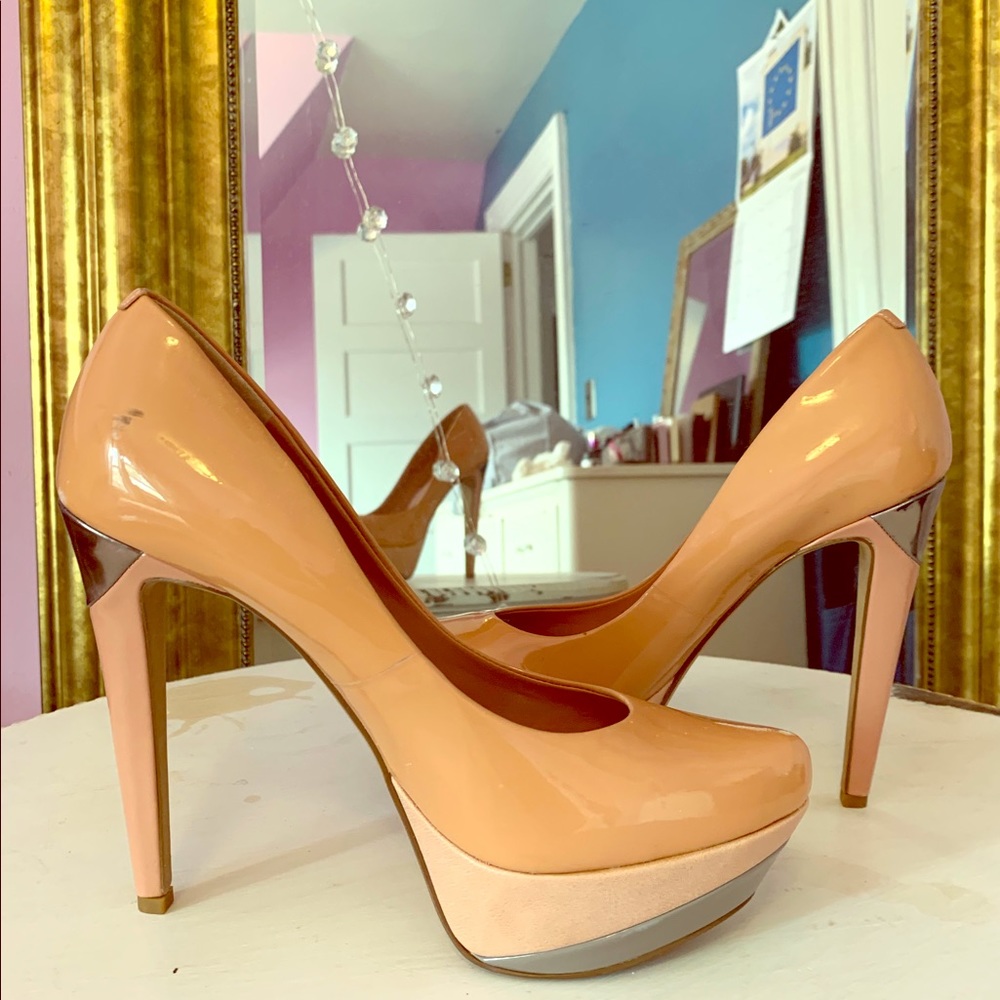 Size 8 Jessica Simpson patent pumps